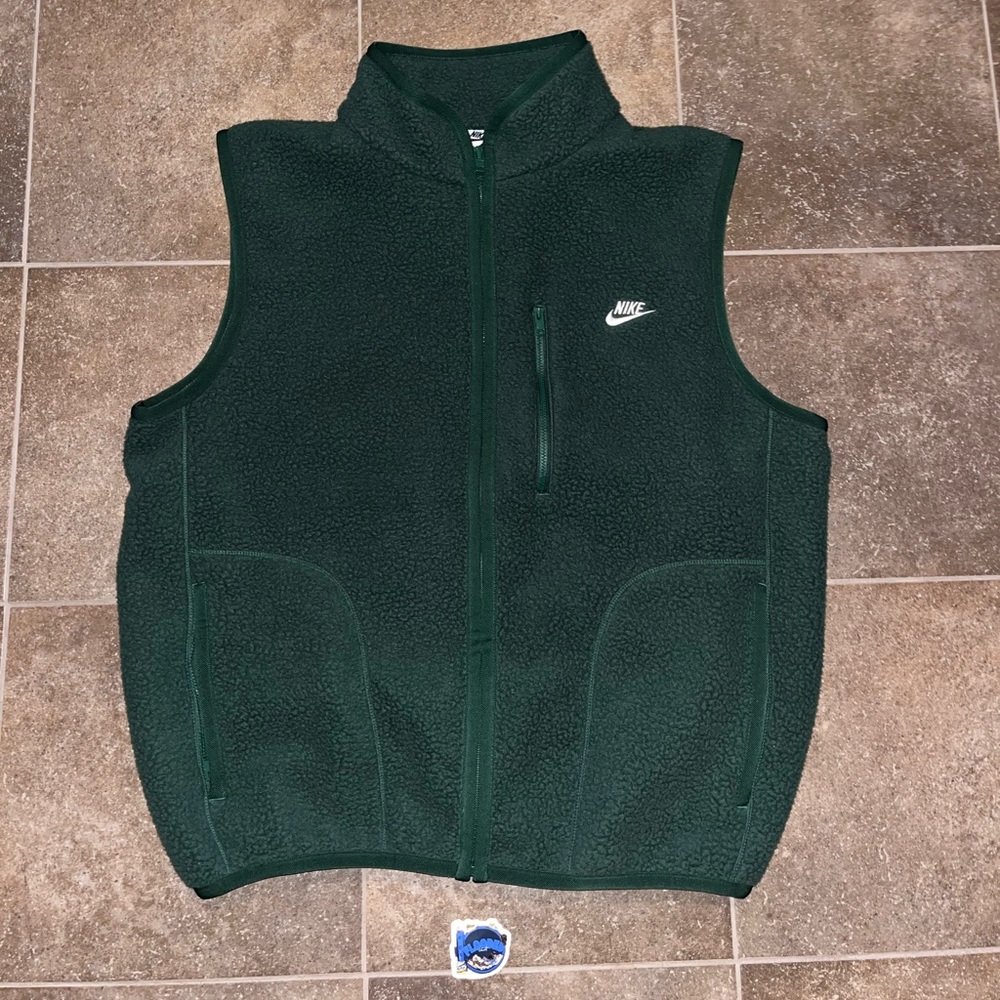 Nike Men Medium Nike Sportswear Club Winterized Fleece Vest Green FZ0894-323